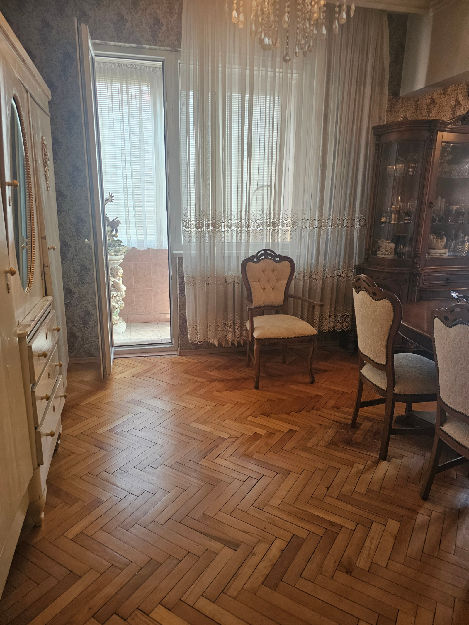 Продава 3-СТАЕН, гр. София, Център, снимка 2 - Апартаменти - 53812203