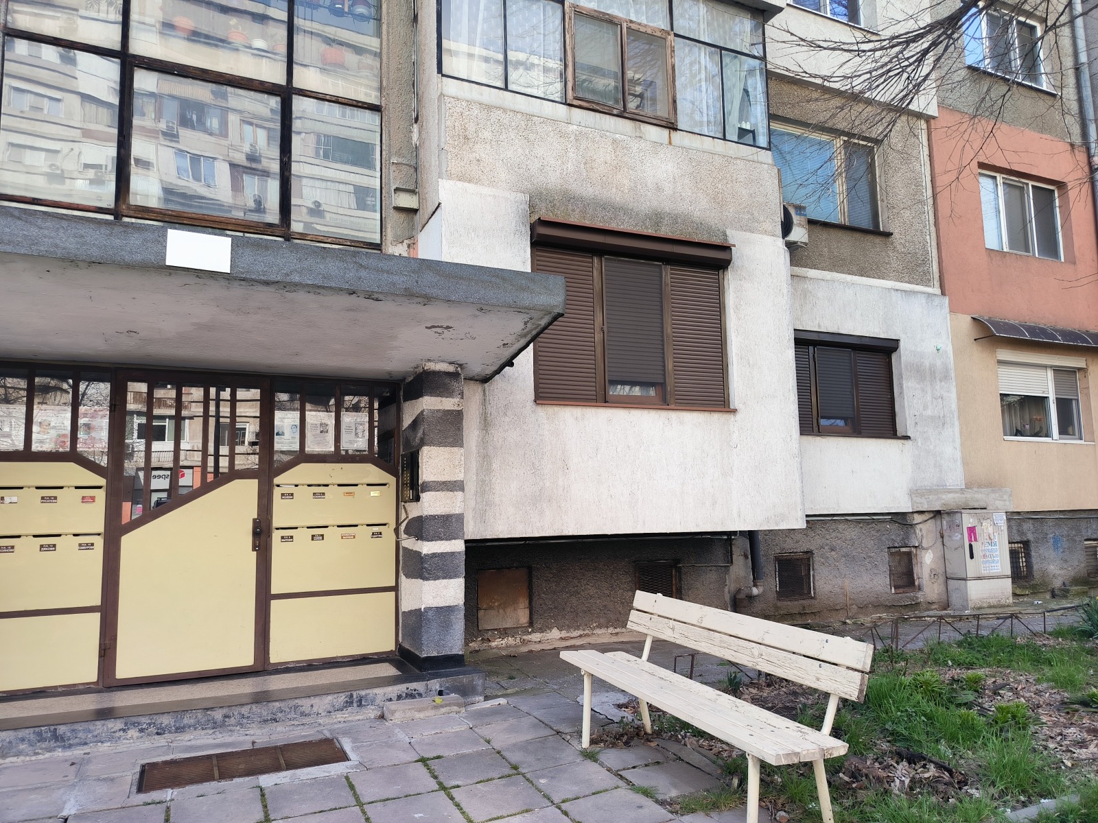 Продава МНОГОСТАЕН, гр. Бургас, Славейков, снимка 2 - Апартаменти - 54450126