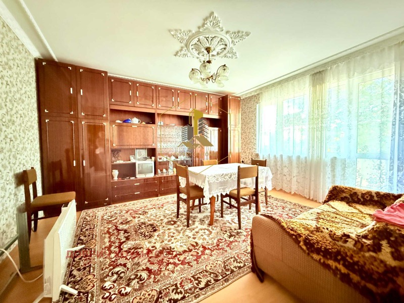 Продава  3-стаен град Добрич , Строител , 89 кв.м | 43668438