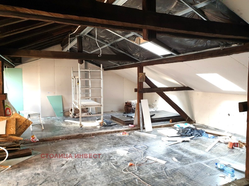 Продава ЕТАЖ ОТ КЪЩА, гр. Русе, Център, снимка 2 - Етаж от къща - 53463865