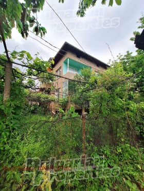 Hus Gulv Byal kamak, Kyustendil