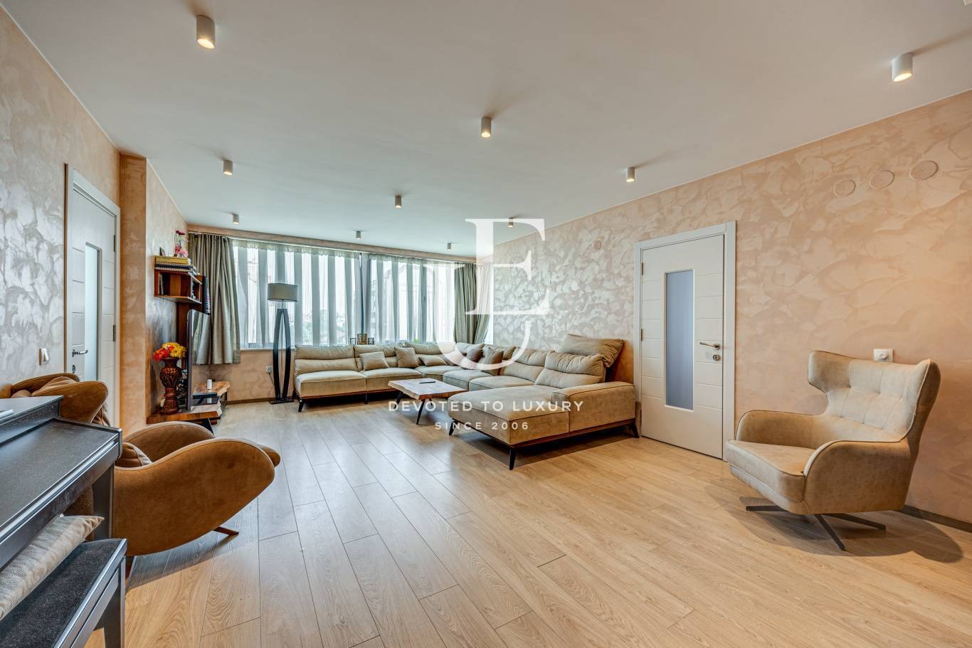 Продава 3-СТАЕН, гр. София, Център, снимка 2 - Апартаменти - 52075288