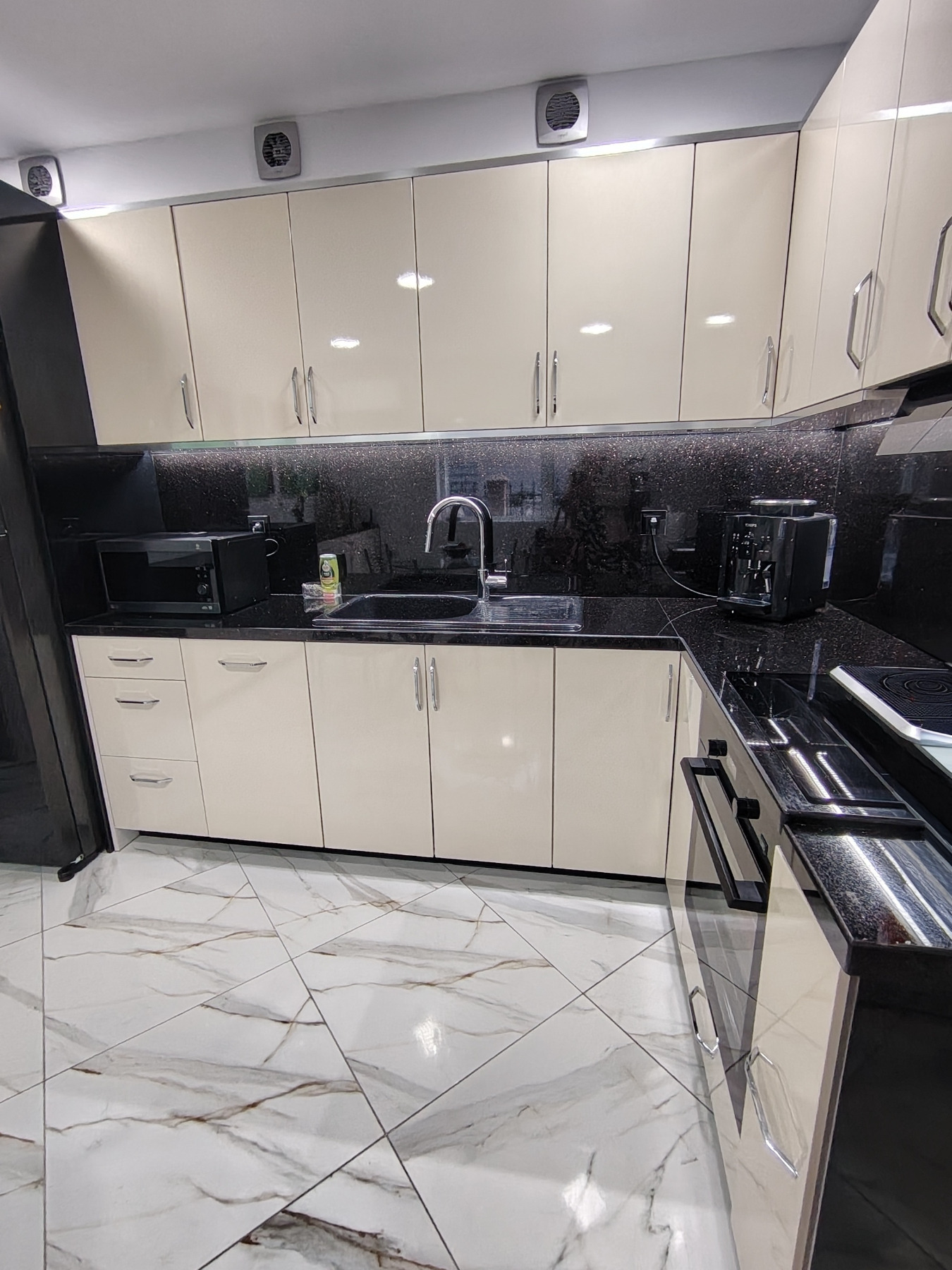 Продава КЪЩА, гр. Русе, Широк център, снимка 2 - Къщи - 54458993