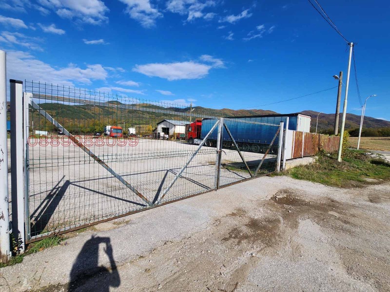 Продава ПАРЦЕЛ в област София, гр. Правец - 6058 кв.м / 464 000 € » 907 505.12 лв.