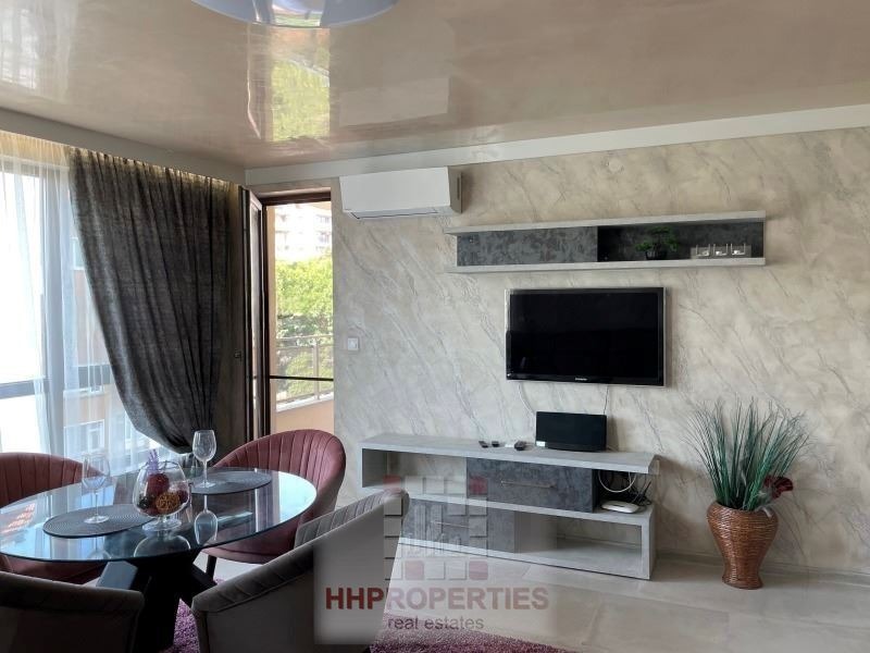 Продава  2-стаен, град Пловдив, Младежки Хълм •  184 000 EUR • ID 84019110 — holmes.bg - [1] 