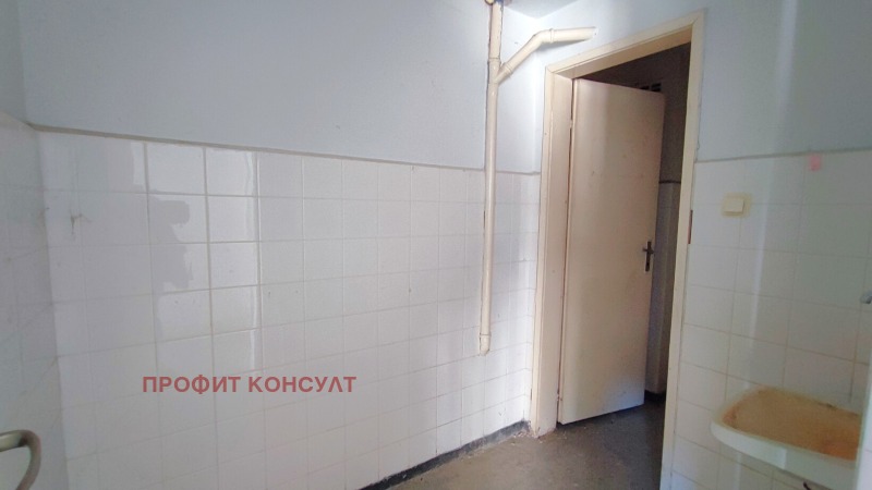 Продава  Магазин град Велико Търново , Център , 220 кв.м | 80210347 - изображение [4]