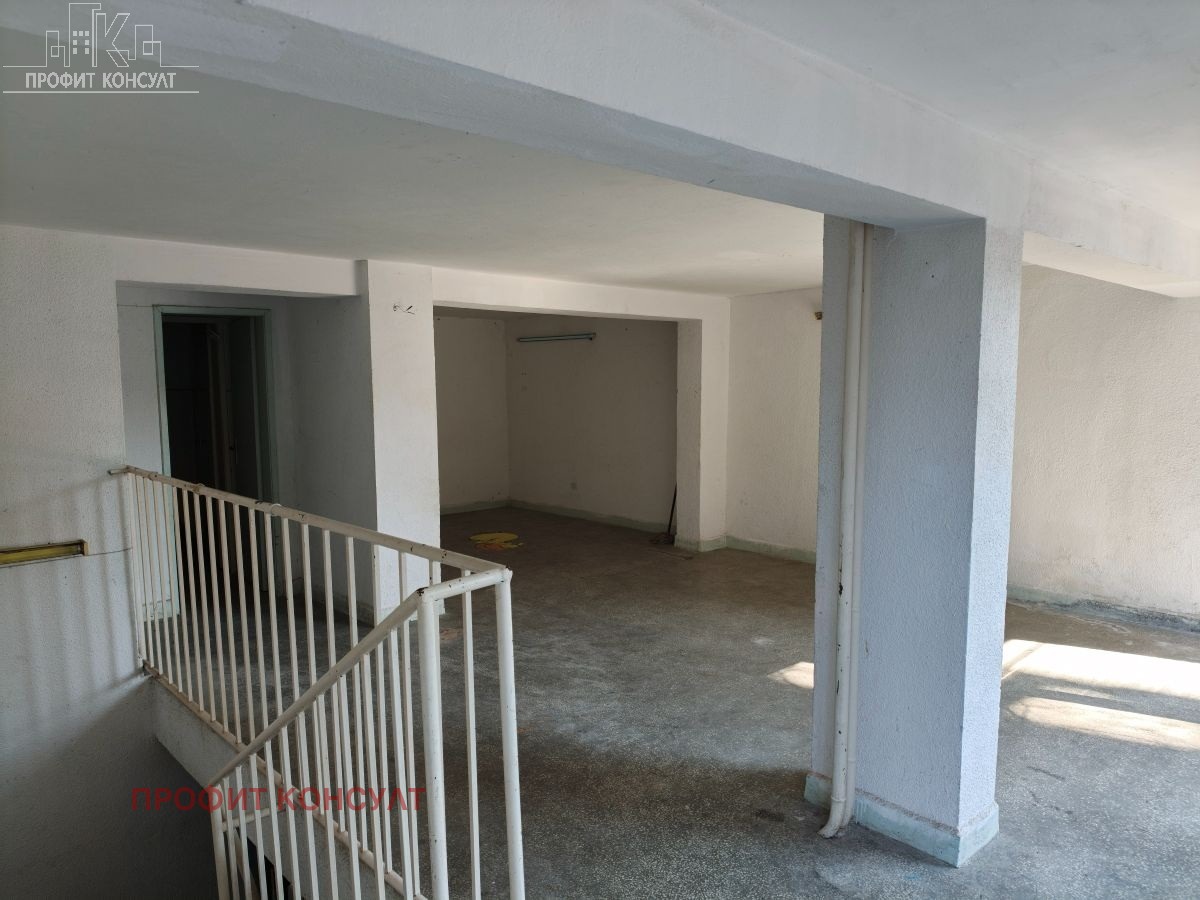 Продава МАГАЗИН, гр. Велико Търново, Център, снимка 3 - Магазини - 49526789