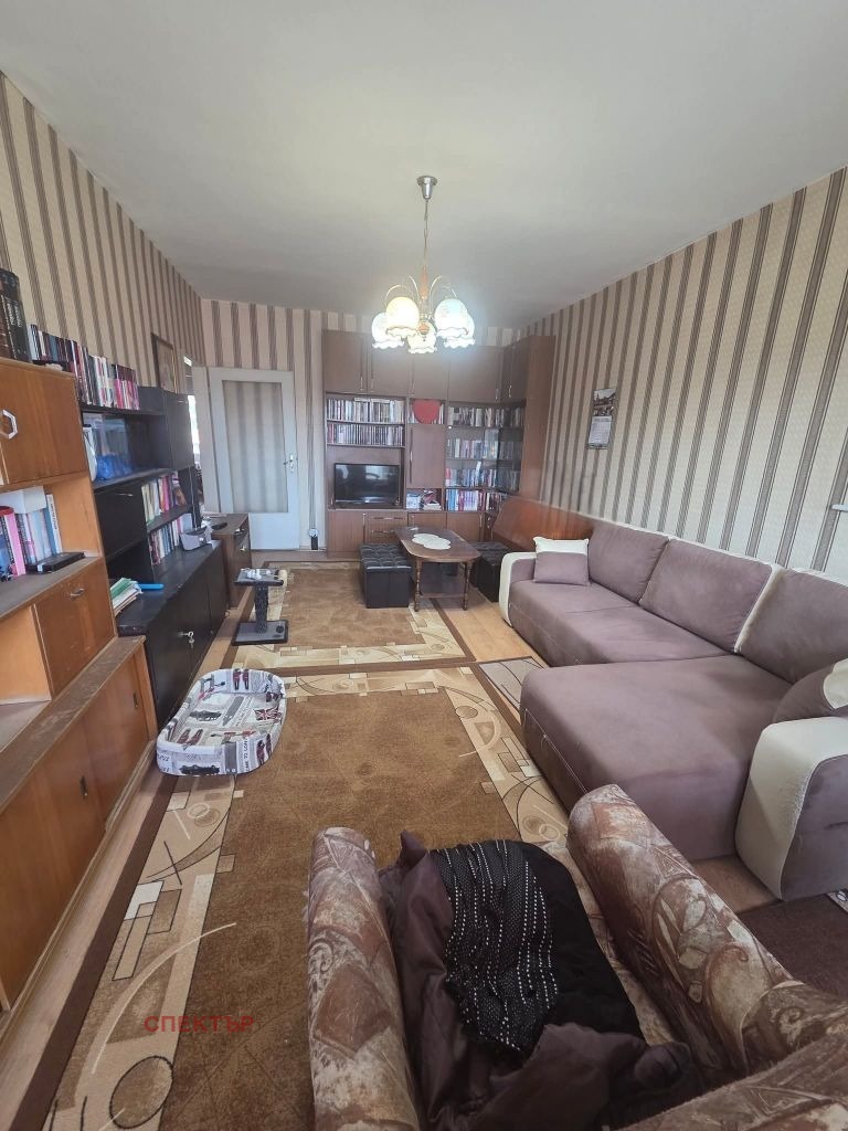 Продава  2-стаен град Перник , Рено , 66 кв.м | 52032288 - изображение [5]