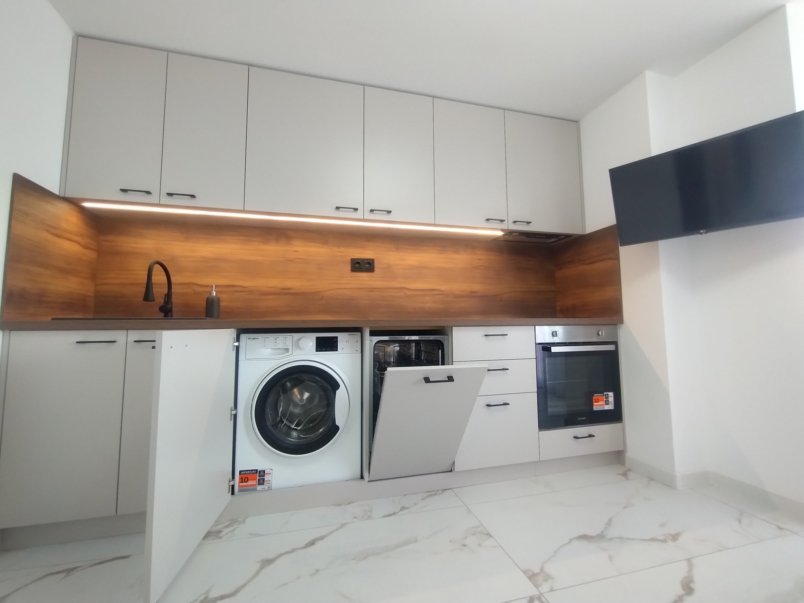 Продава 3-СТАЕН, гр. Перник, Мошино, снимка 2 - Апартаменти - 54858494