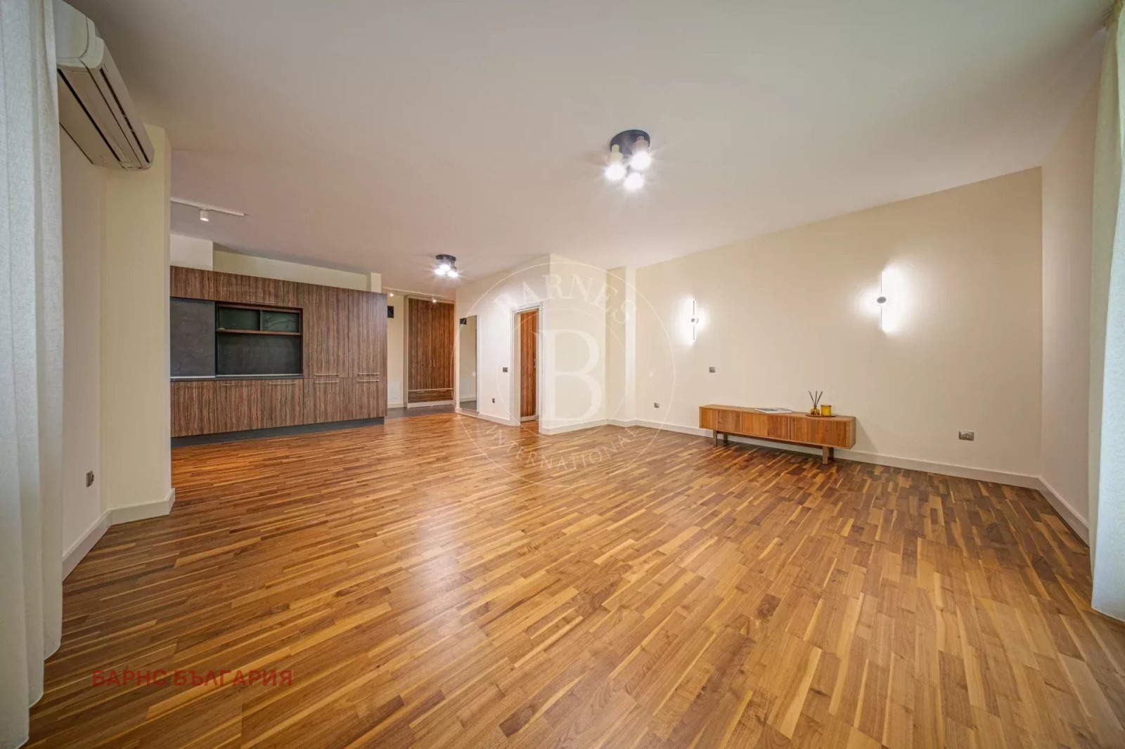 Продава 4-СТАЕН, гр. София, Изток