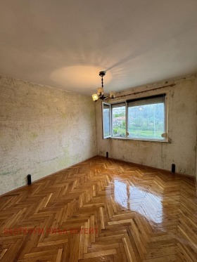 2 Schlafzimmer Pobeda, Warna