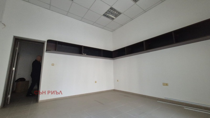 Продава МНОГОСТАЕН в град Варна, Център - 100 кв.м / 299 000 € » 584 793.17 лв., СЪН РИЪЛ