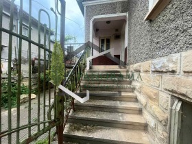 Продава  Къща, гр. Нови пазар
