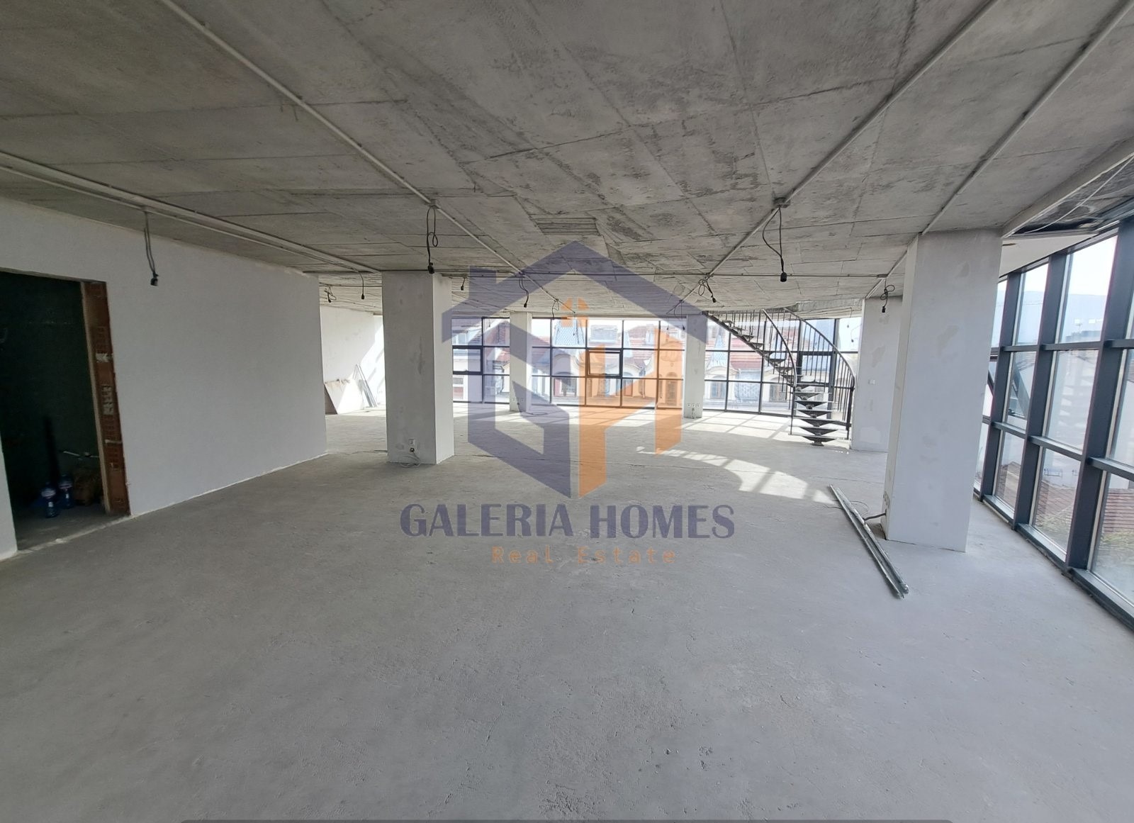 Продава МНОГОСТАЕН, гр. София, Център, снимка 2 - Апартаменти - 50914202