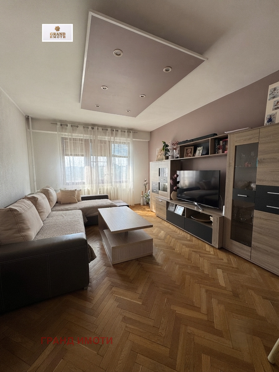 Продава 4-СТАЕН, гр. Русе, Възраждане, снимка 2 - Апартаменти - 55263353