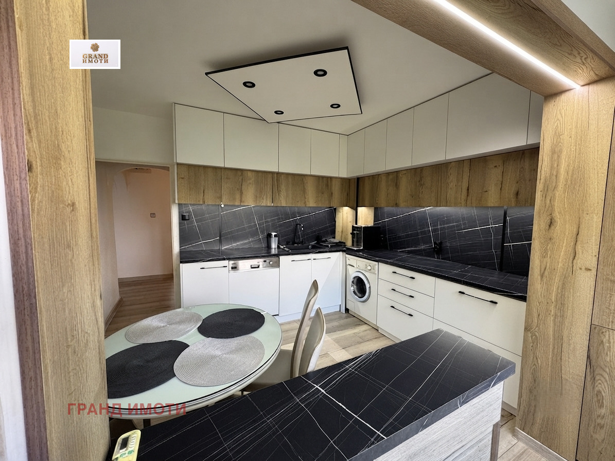 Продава 4-СТАЕН, гр. Русе, Възраждане, снимка 4 - Апартаменти - 55263353