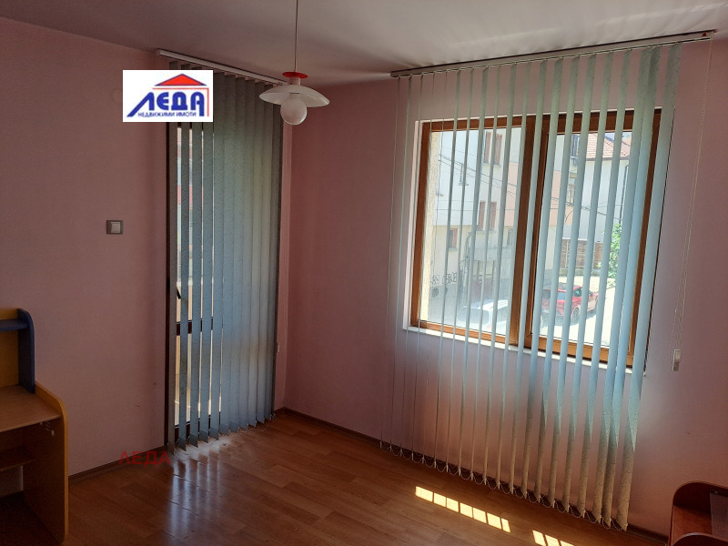 In vendita  2 camere da letto Pleven , Shirok tsentar , 115 mq | 50406752