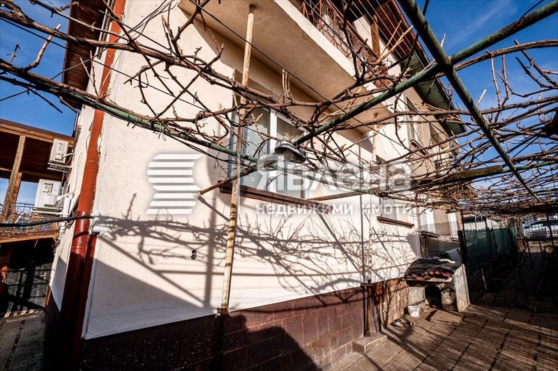 Продава ЕТАЖ ОТ КЪЩА, гр. Перник, Църква, снимка 17 - Етаж от къща - 54021540