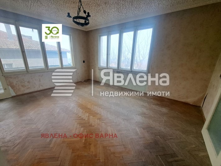 Продава ЕТАЖ ОТ КЪЩА, гр. Аксаково, област Варна, снимка 2 - Етаж от къща - 55795089