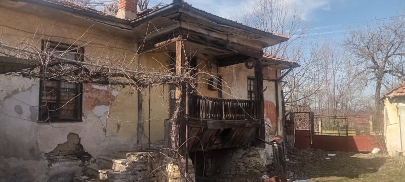 Продава ПАРЦЕЛ в област Пазарджик, с. Дъбравите - 1436 кв.м / 37 000 € » 72 365.71 лв., ДОМ-КО