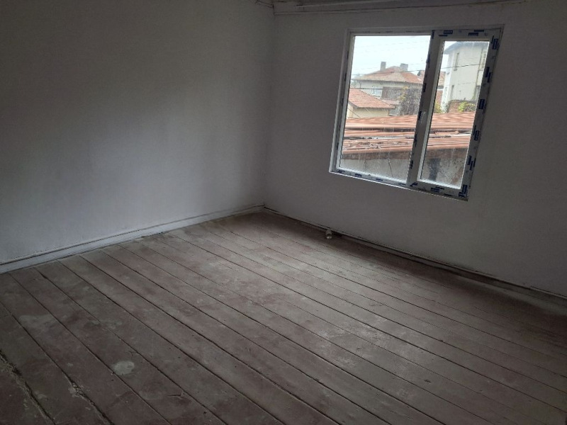 Продава КЪЩА в област Пловдив, гр. Перущица - 184 кв.м / 63 500 € » 124 195.21 лв., ТИТАН ПРОПЪРТИС ПРОДАЖБИ ПЛОВДИВ