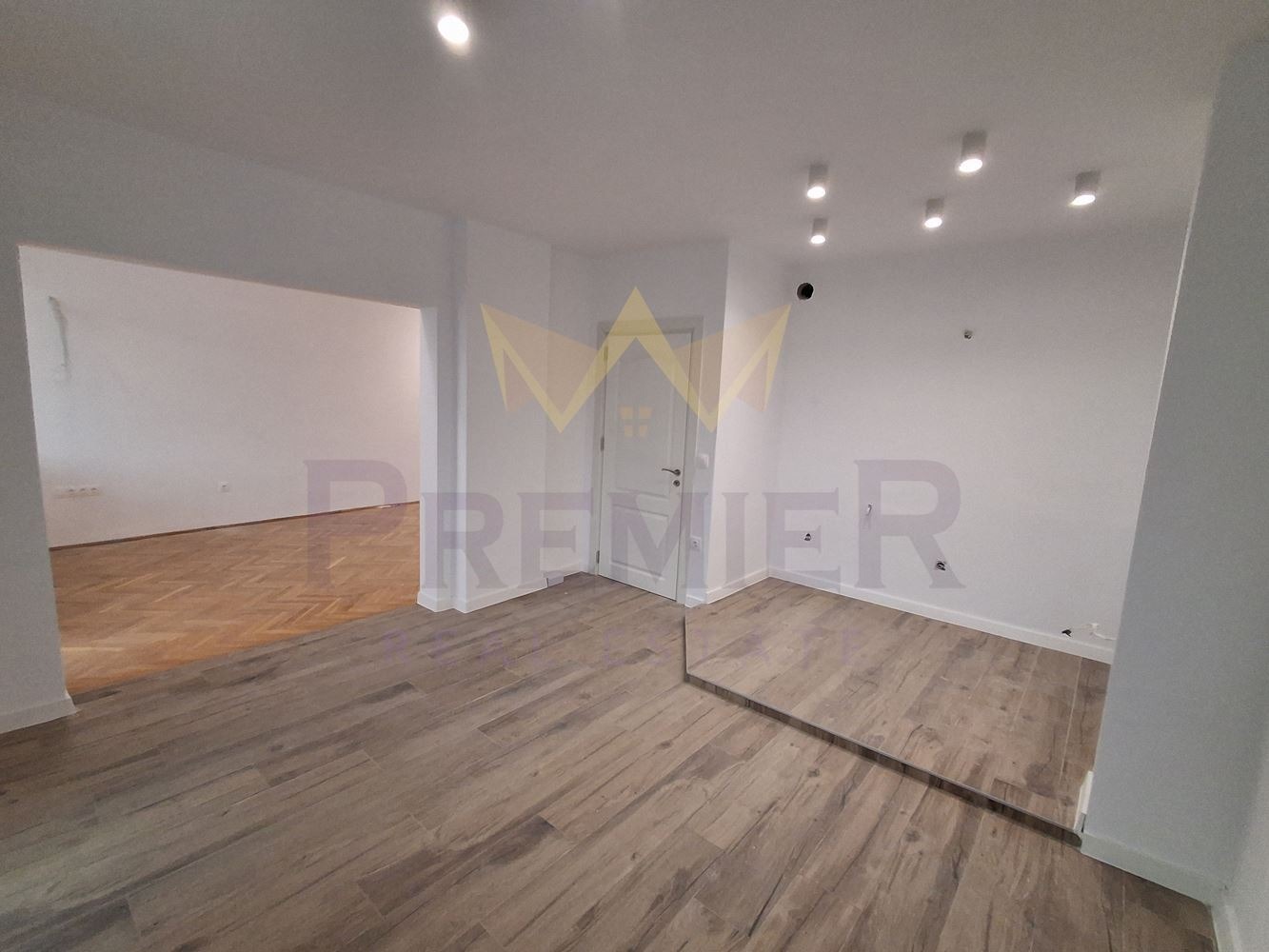 Продава 4-СТАЕН, гр. Варна, Лятно кино Тракия, снимка 3 - Апартаменти - 54127599