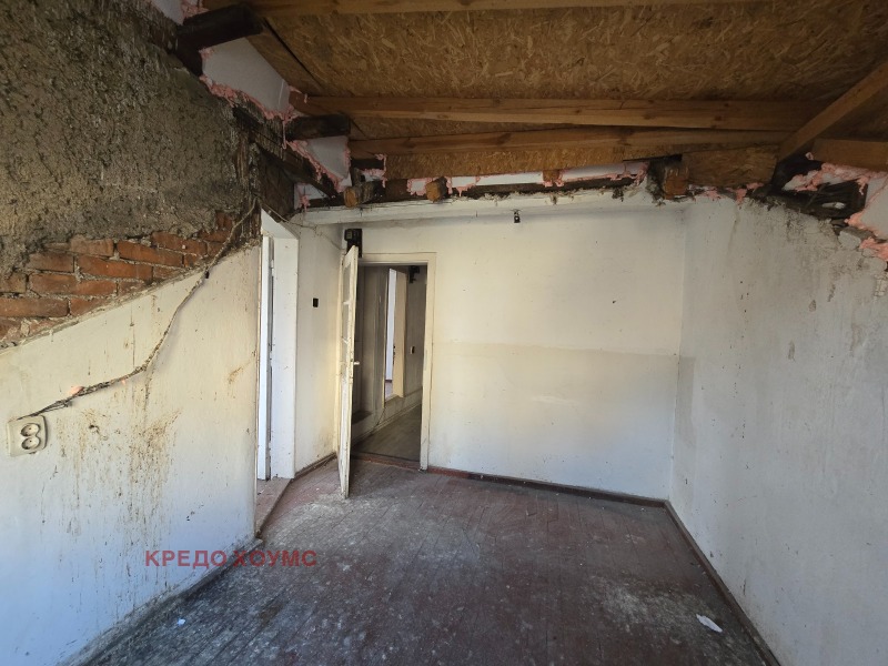 Продава ЕТАЖ ОТ КЪЩА, гр. Велико Търново, Център, снимка 5 - Етаж от къща - 52548686