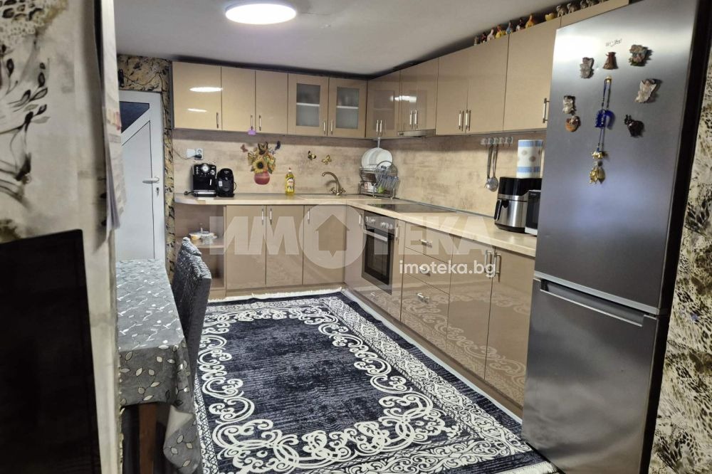 Продава КЪЩА, гр. Девня, област Варна, снимка 6 - Къщи - 54028216