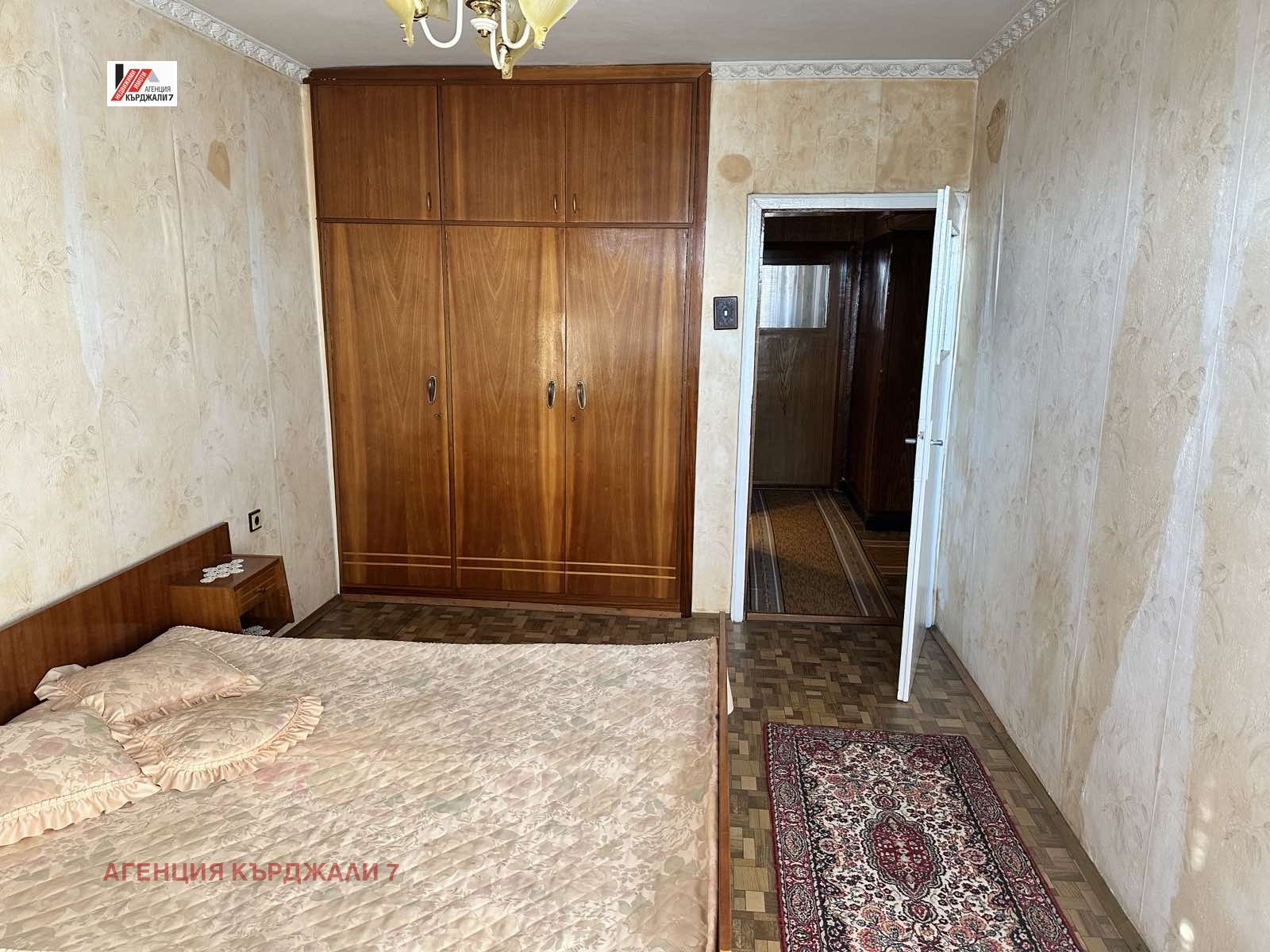 Продава МНОГОСТАЕН, гр. Кърджали, Байкал, снимка 12 - Апартаменти - 54498815