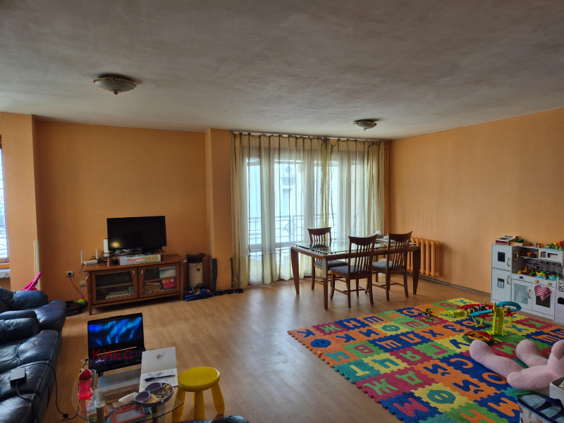 Продава 3-СТАЕН в град София, Център - 150 кв.м / 530 000 € » 1 036 589.90 лв., КИЕС