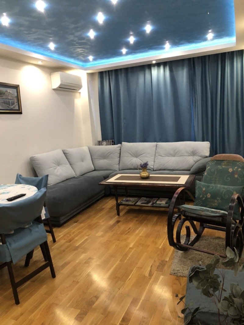 Продава  3-стаен град Плевен , Широк център , 105 кв.м | 27488944 - изображение [2]