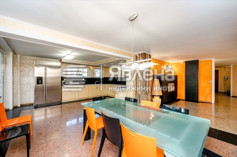 Продава КЪЩА, гр. София, в.з.Киноцентъра, снимка 3 - Къщи - 55933256