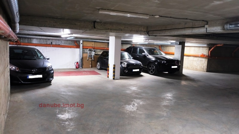 Продава ГАРАЖ, ПАРКОМЯСТО, гр. Русе, Център, снимка 4 - Гаражи и паркоместа - 52792528