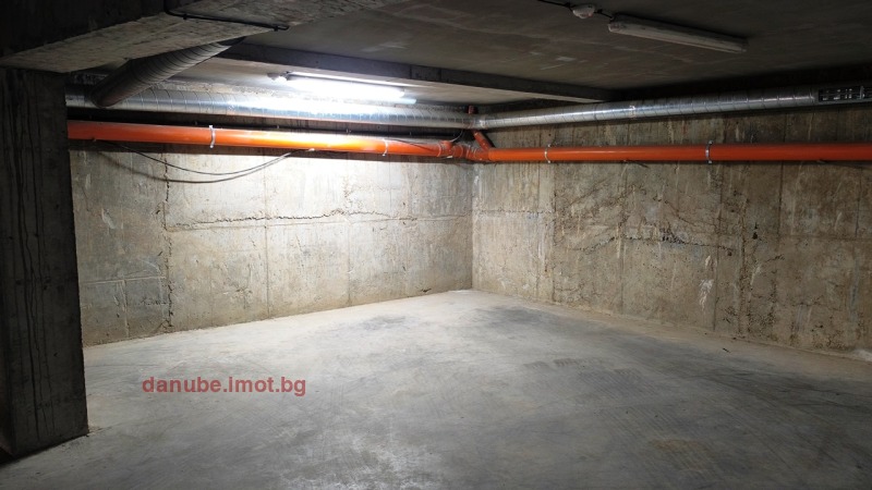 Продава ГАРАЖ, ПАРКОМЯСТО, гр. Русе, Център, снимка 2 - Гаражи и паркоместа - 52792528