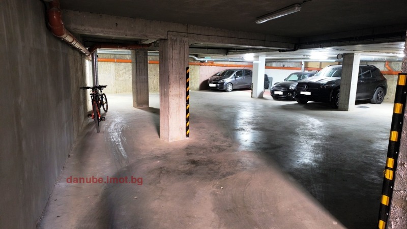Продава ГАРАЖ, ПАРКОМЯСТО, гр. Русе, Център, снимка 6 - Гаражи и паркоместа - 52792528