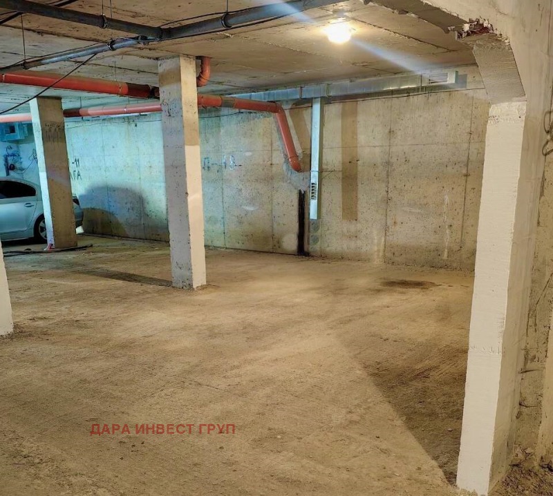 De vânzare  Loc de parcare Șumen , Tombul djamiia , 15 mp | 35171865