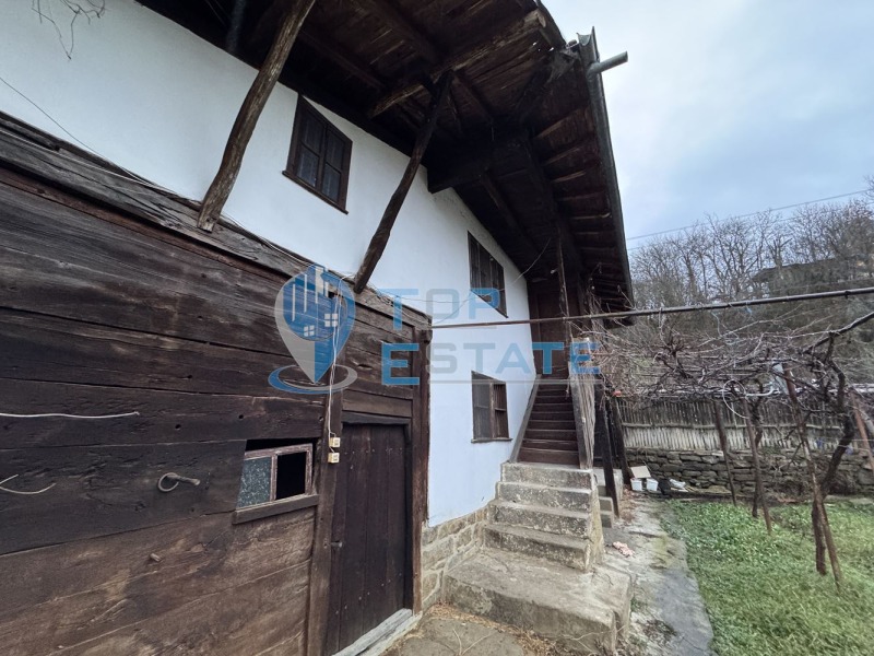 Продава КЪЩА в област Велико Търново, гр. Елена - 260 кв.м / 133 000 € » 260 125.39 лв., ТОП ЕСТЕЙТ