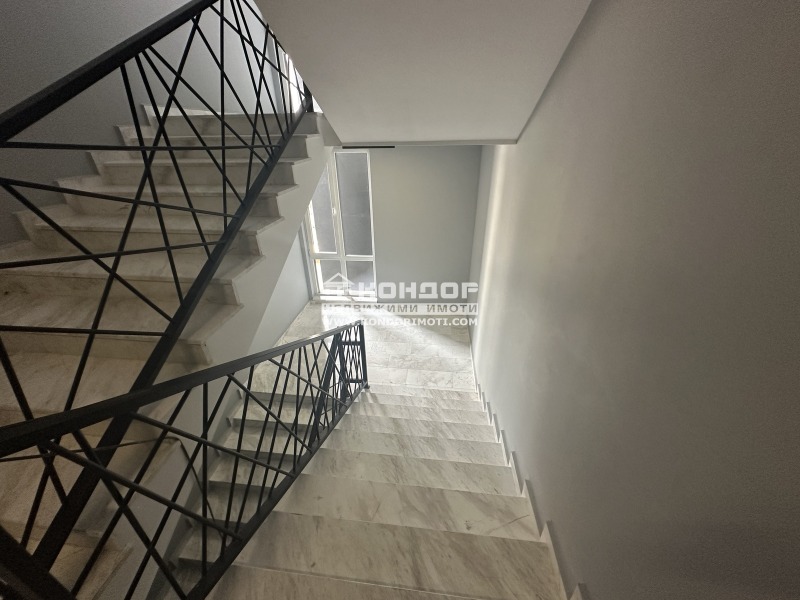 De vânzare  1 dormitor Plovdiv , Țentâr , 112 mp | 45215734 - imagine [8]