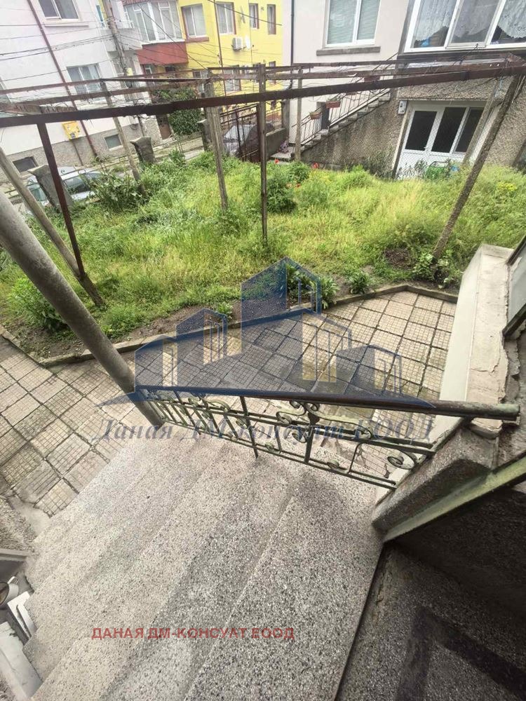 Продава ЕТАЖ ОТ КЪЩА, гр. Шумен, Военно училище, снимка 2 - Етаж от къща - 54647881