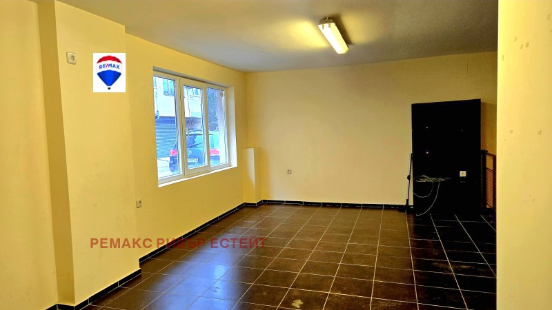 Продава ОФИС в град Русе, Ялта - 95 кв.м / 89 500 € » 175 046.79 лв., РЕМАКС РИВЪР ЕСТЕЙТ