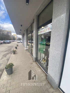 Myymälä Mladost 1, Sofia 3