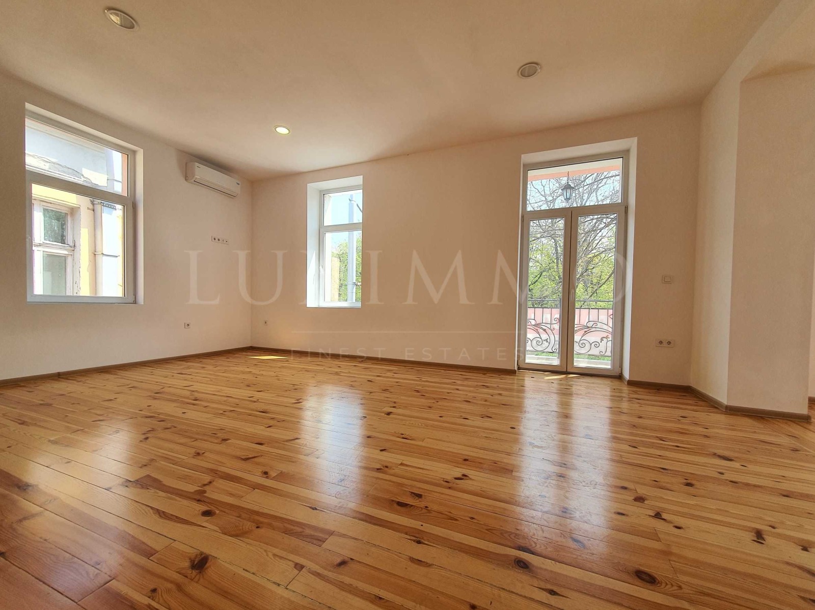 Продава КЪЩА, гр. Пловдив, Център, снимка 2 - Къщи - 46572700