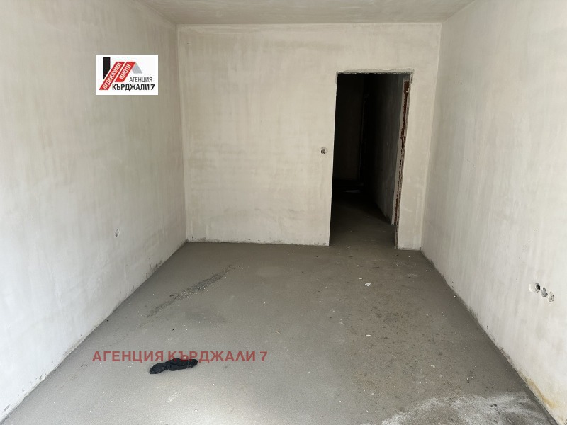 Продава 3-СТАЕН, гр. Кърджали, Възрожденци, снимка 8 - Апартаменти - 53414079