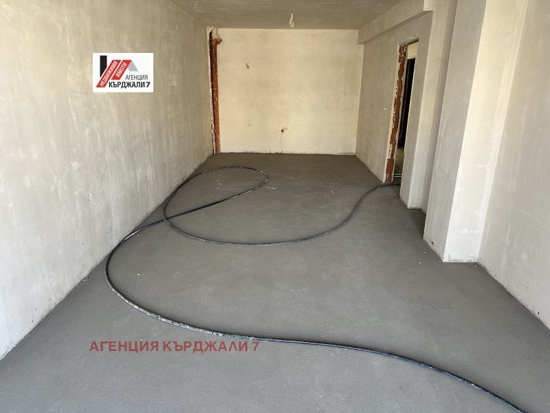 Продава 3-СТАЕН, гр. Кърджали, Възрожденци, снимка 3 - Апартаменти - 53414079