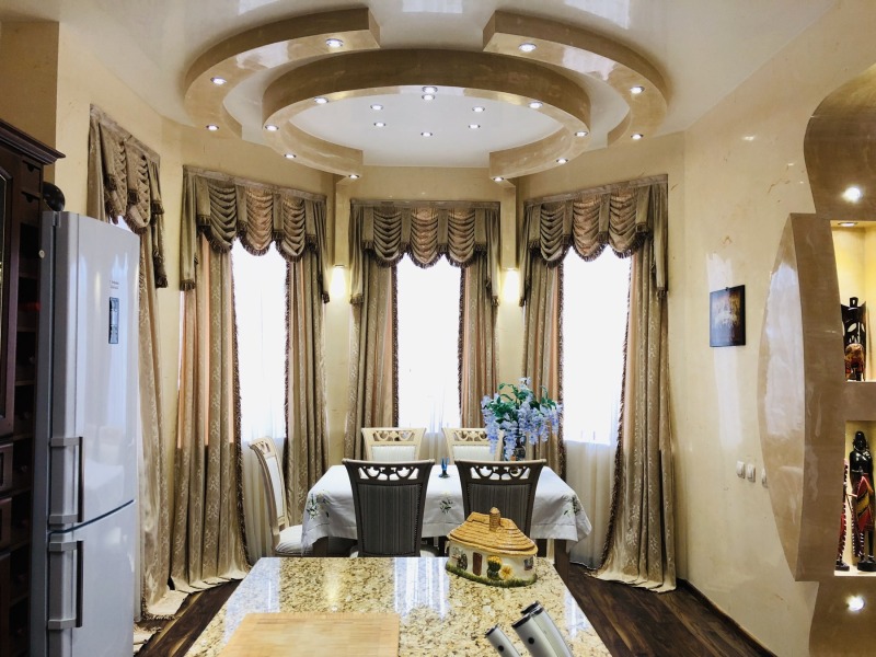 Продава КЪЩА в област Пловдив, с. Скутаре - 440 кв.м / 599 999 € » 1 173 496.04 лв., ЛИДЕРА