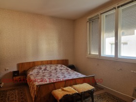 Huis verdieping Sjirok tsentar, Lovetsj 10