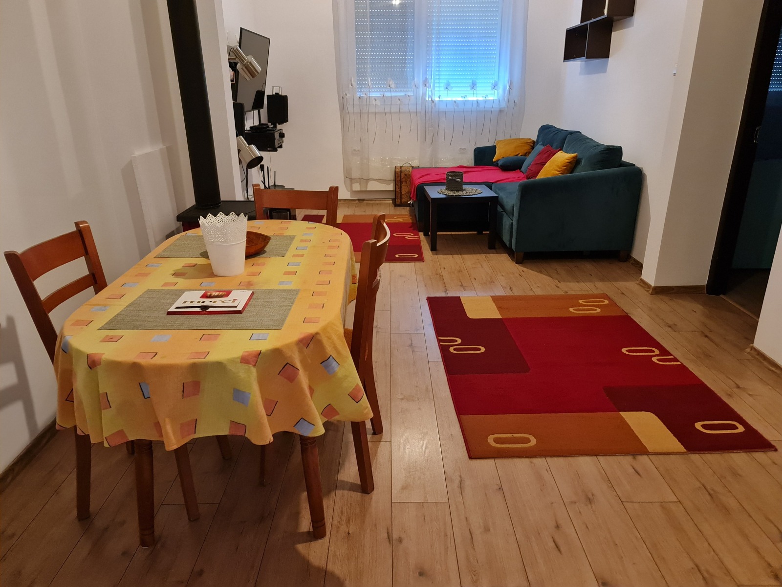 Продава ЕТАЖ ОТ КЪЩА, гр. София, Център, снимка 2 - Етаж от къща - 53618071