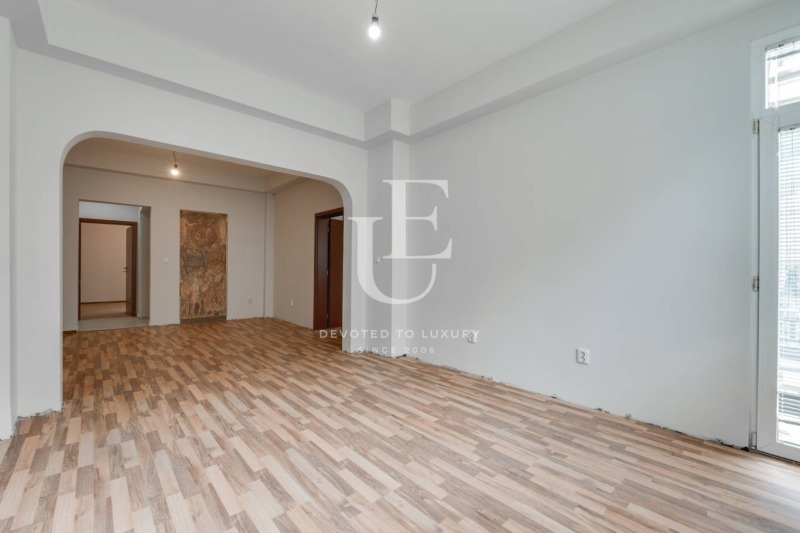 Na prodej  2 ložnice Sofia , Centar , 108 m2 | 64774345 - obraz [2]