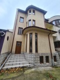Продава КЪЩА, град Хасково, Любен Каравелов • 300000 € / 586749.00 лв. • 58283310 1