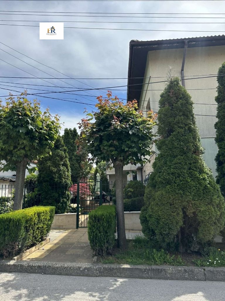 Продава ЕТАЖ ОТ КЪЩА, гр. Плевен, Широк център, снимка 15 - Етаж от къща - 54750645